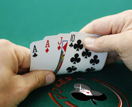 Tôi chơi bài poker No Limit Holdem, nhưng tôi có thể chơi Omaha không? Hướng dẫn dành cho người mới bắt đầu - pokercalendar.asia