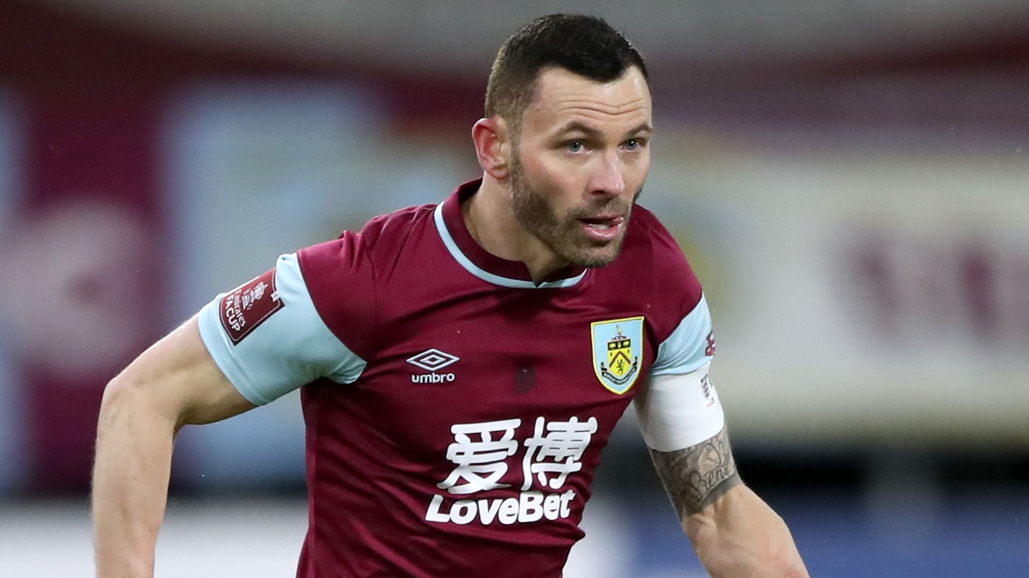 Phil Bardsley: Burnley defender signs new contract until summer of 2022 | Football News | Sky Sports