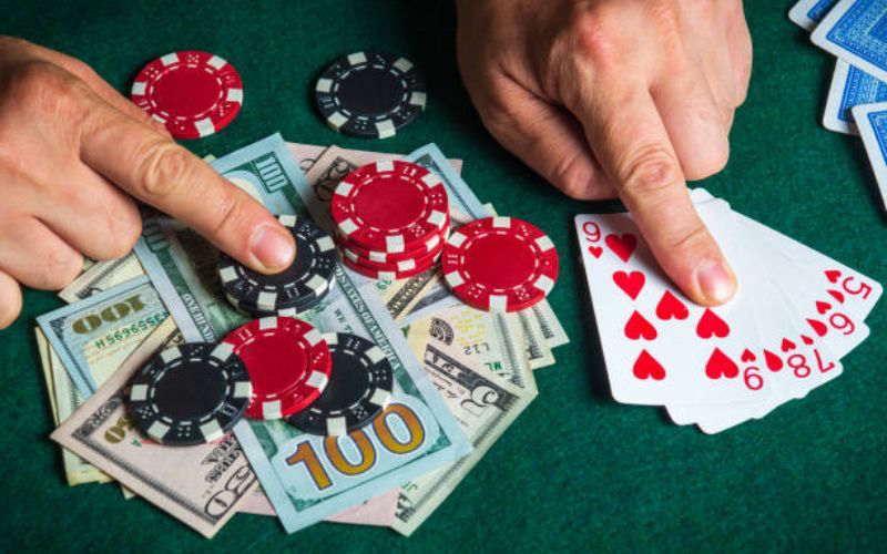 Tìm Hiểu Thứ Tự Poker Chi Tiết Nhất Cho Người Mới Bắt Đầu