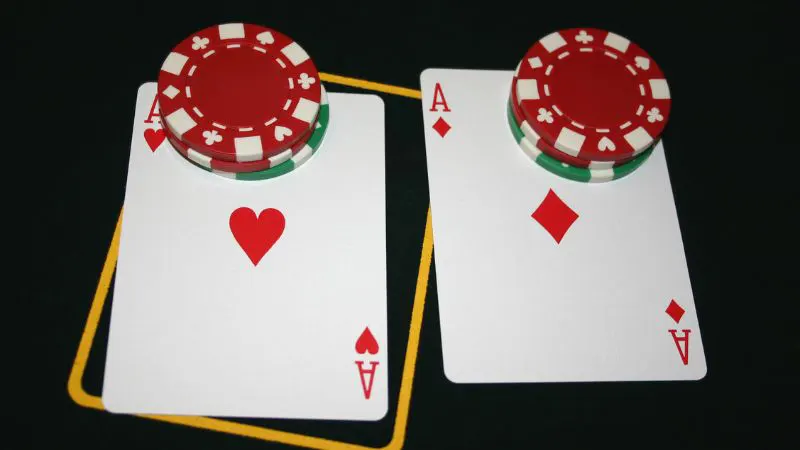 Cái nào lớn hơn, Poker hay Blackjack? Điều khoản Blackjack cơ bản